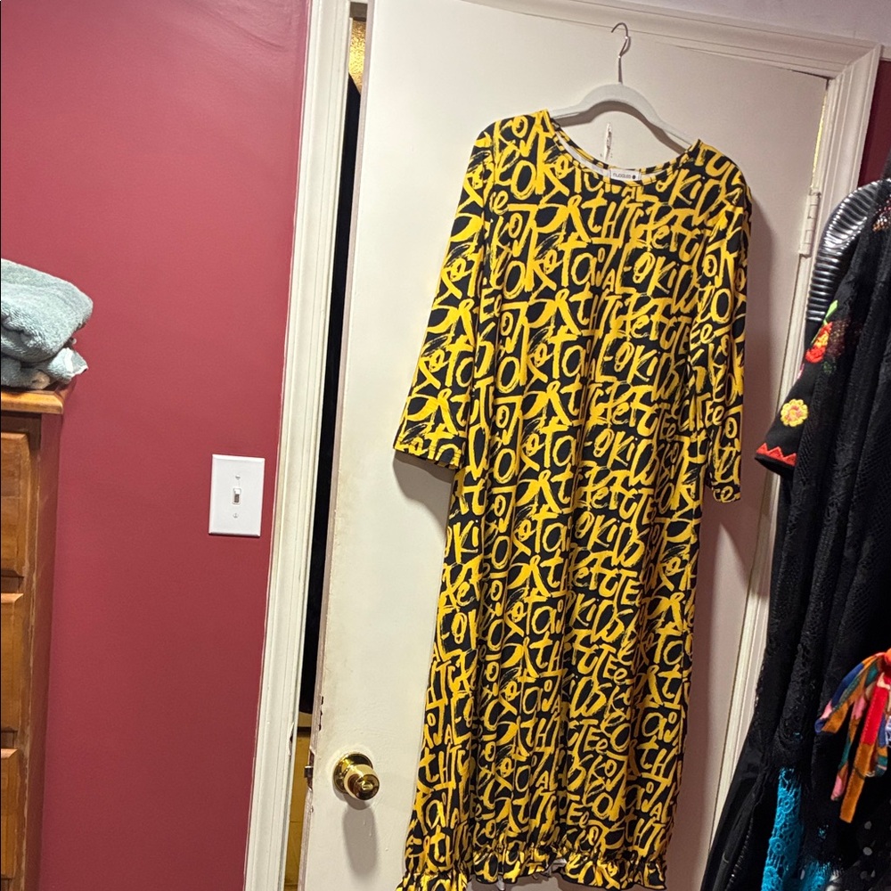 Fun Yellow & Black Graphic Print Midi Dress